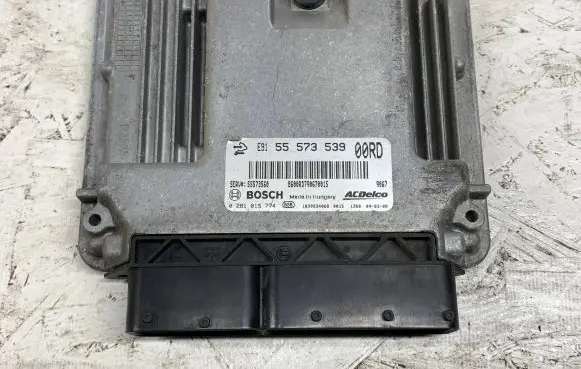 Opel Insignia A Engine control unit/module 55573539 55573560 0281015774