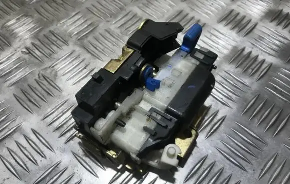 Volkswagen Caddy Front door lock