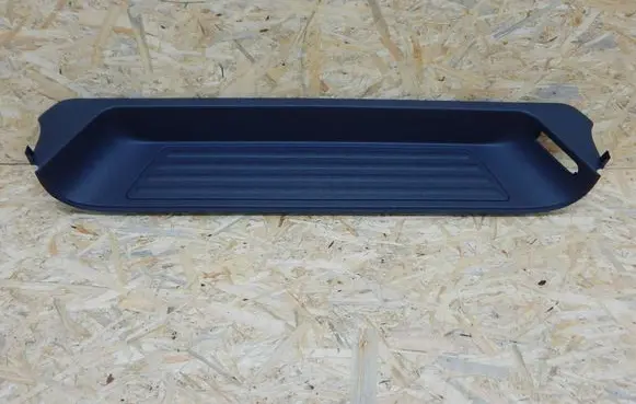 Volkswagen Multivan T5 Rear sill (body part) 7H5863725B 7H5863725C