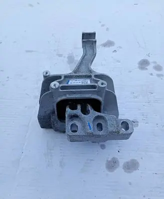 Volkswagen Tiguan Engine mount bracket 5Q0199262BP
