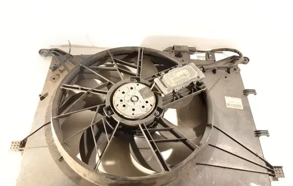 Volvo V70 Radiator cooling fan shroud 30645148