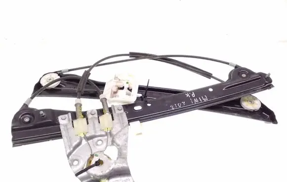 Front window lifting mechanism without motor