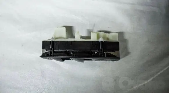 Mercedes-Benz E W212 Electric window control switch A2049055302