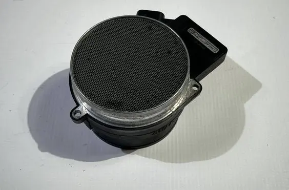 Chevrolet Corvette C6 Mass air flow meter 15904068