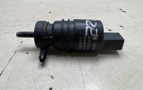 Chevrolet Cruze Windscreen/windshield washer pump 13250356 3240115