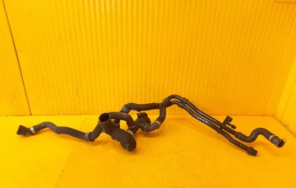 Mercedes-Benz GLB x247 Engine coolant pipe/hose A1775017501 A0089975889