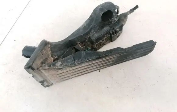 Volkswagen Touran I Accelerator throttle pedal 1T1723503H 6PV00868901