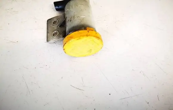 Subaru Legacy Brake fluid reservoir 