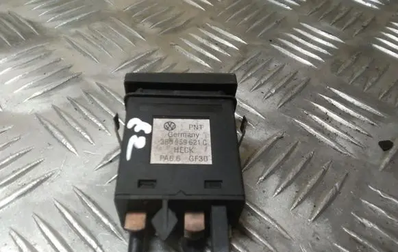 Volkswagen PASSAT B5 Windscreen/window heater switch 3B0959621C