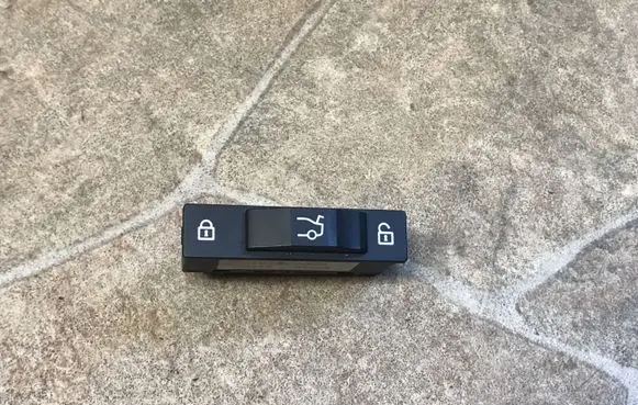 BMW 3 E90 E91 Tailgate/boot open switch button 8379766