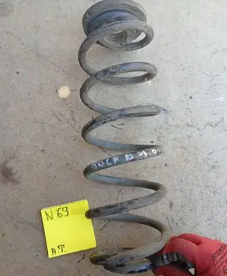 Volkswagen Golf V Rear coil spring