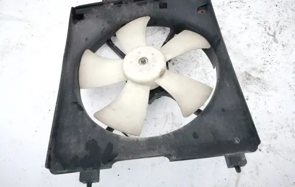 Honda FR-V Radiator cooling fan shroud
