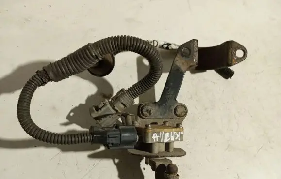 Toyota Avensis Verso Headlight/headlamp level sensor 