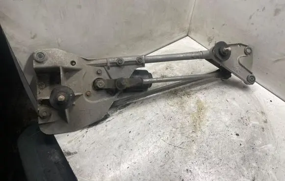 Nissan X-Trail T30 Front wiper linkage 651532228