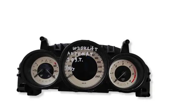 Mercedes-Benz C W204 Speedometer (instrument cluster) A2049008607