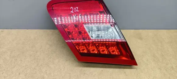 Tailgate rear/tail lights