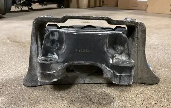 Ford Focus Engine mount bracket 326C43