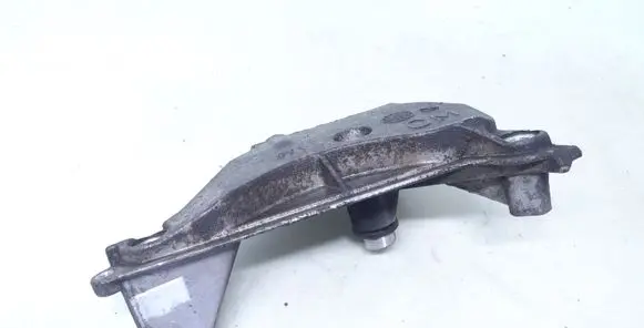 Hyundai Santa Fe Engine mounting bracket