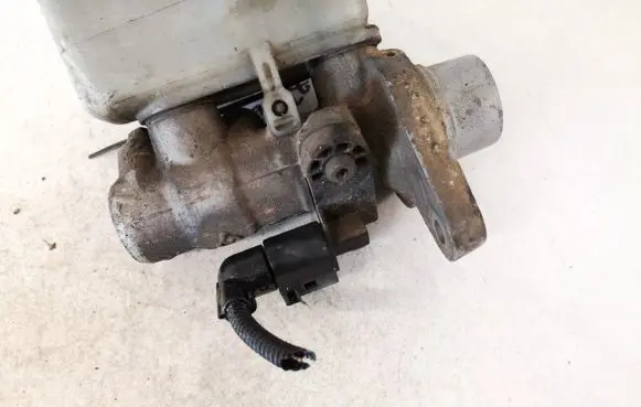Volkswagen PASSAT B6 Master brake cylinder