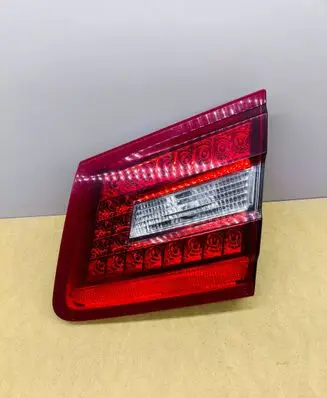 Tailgate rear/tail lights