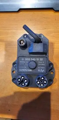 Mercedes-Benz E W124 Ignition amplifier control unit 0035451532 D103008