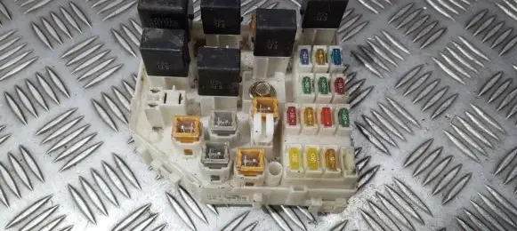 Toyota RAV 4 (XA20) Fuse box set