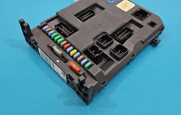 Peugeot 207 Central body control module 9664983080 IMPRK1563994