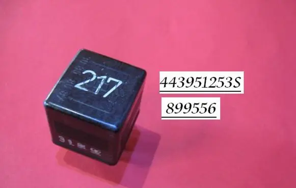 Audi A8 S8 D2 4D Fuel pump relay 443951253S 899556