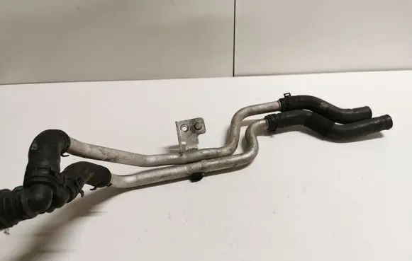Land Rover Discovery 4 - LR4 Engine coolant pipe/hose AH2218C553AD