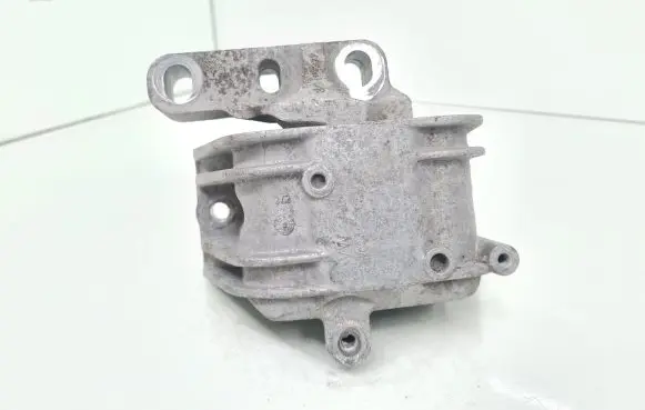 Volkswagen PASSAT B6 Engine mount bracket 1K0199262M