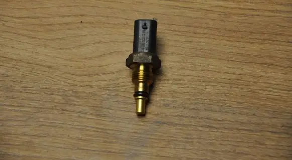 Mercedes-Benz E W213 Fuel temperature sensor A0009051203