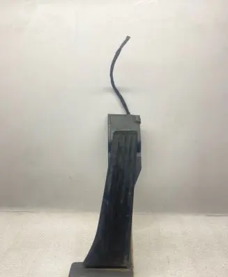 Accelerator throttle pedal