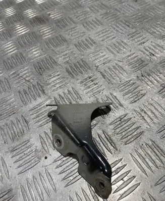 Audi Q7 4L Fender mounting bracket 4L0821136