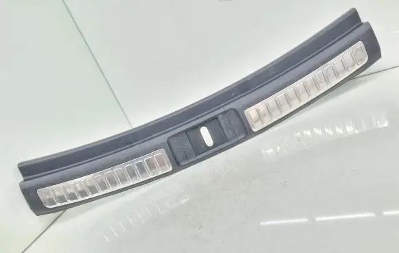 Trunk/boot sill cover protection