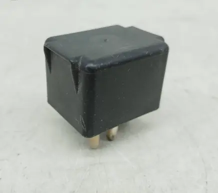 Mercedes-Benz E W124 Other relay 2015400350 A2015400350
