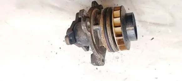 Nissan X-Trail T31 Water pump 8200332040 26732002