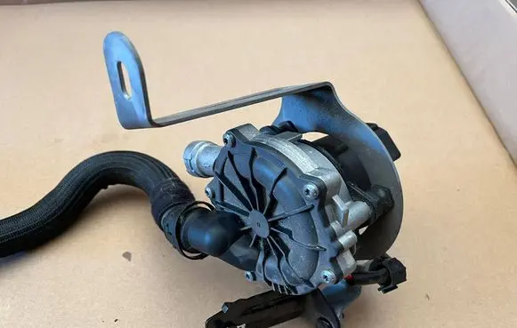 Volkswagen Golf VII Secondary air pump 04E959231A