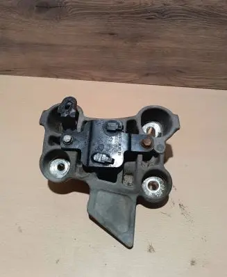 Peugeot 208 Engine mounting bracket 9826364780 9833301880