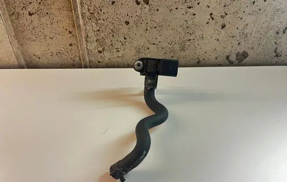 Volkswagen Golf VIII Exhaust gas pressure sensor 04L145049L