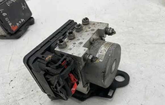 Skoda Octavia Mk3 (5E) ABS Pump 5Q0614517AF