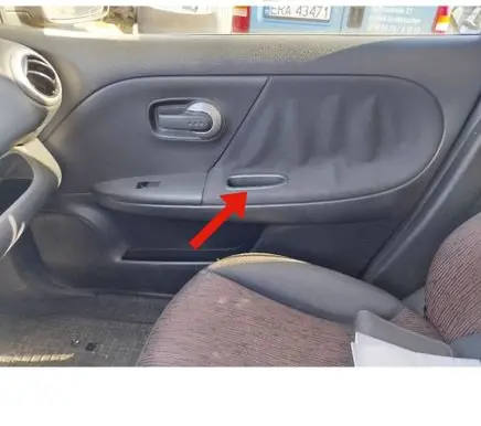 Nissan Note (E11) Front door storage pocket/box 809509U00B