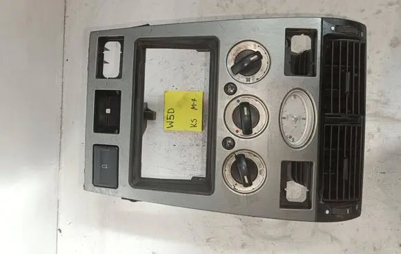 Ford Mondeo Mk III Screen/display/small screen 1S7115000AF B41TA