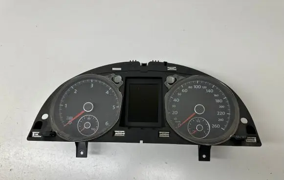 Volkswagen Passat Alltrack Speedometer (instrument cluster) 3AA920880F A2C32825400