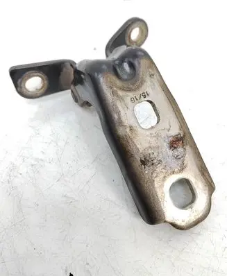 Chevrolet Orlando Front door lower hinge A046057 P11099