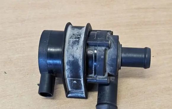 Volvo C30 Water pump 31332715