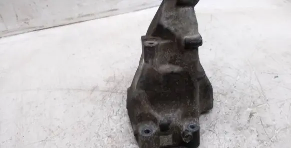 Mercedes-Benz E W212 Engine mounting bracket A6512233504