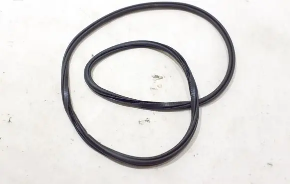 Volvo XC40 Front door rubber seal 32342440