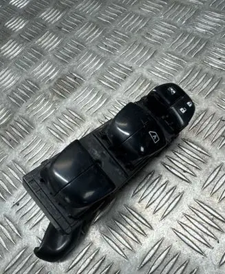 Nissan X-Trail T32 Electric window control switch 