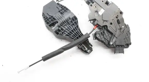 Land Rover Discovery Sport Front door lock 938828102 FK72203A28AE