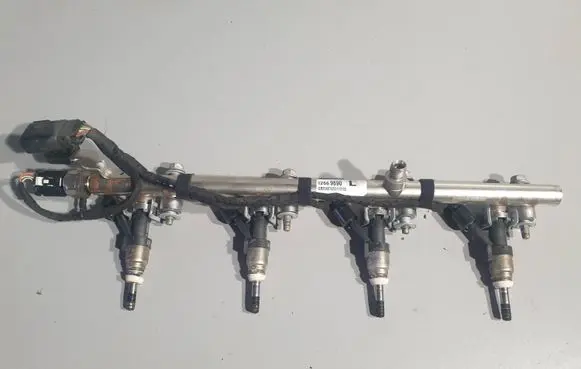 Chevrolet Camaro Fuel injectors set 12669890 12668393